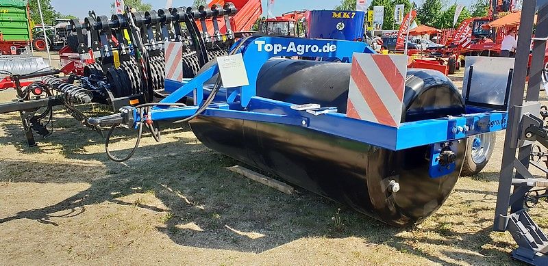 Top-Agro Wiesenwalze WWHD2512 2,66m Breite inkl. Abstreifer und FAHRWERK mit ADR-Achse