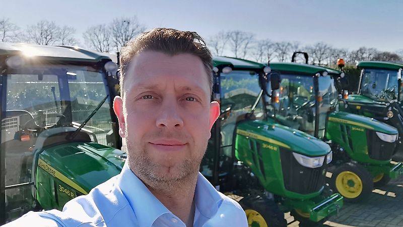 Contactpersonen De heer Bernard Grave